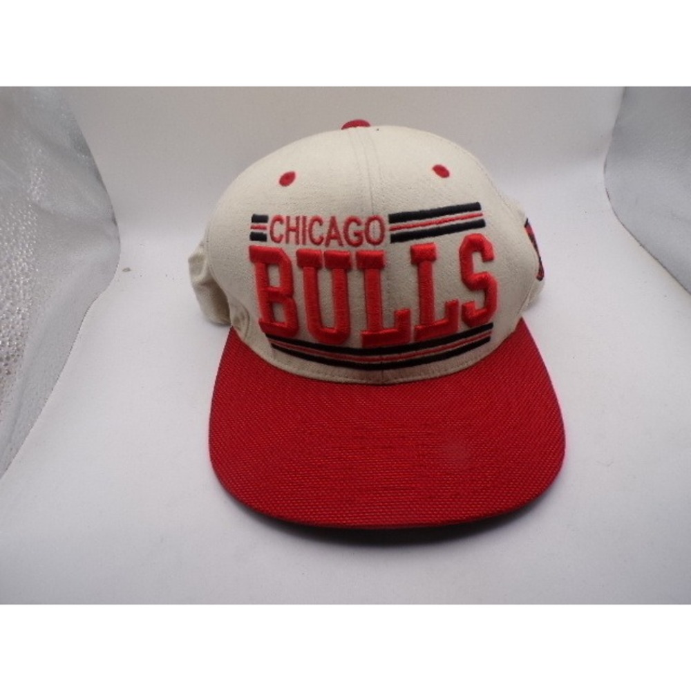Mitchell‎ & Ness Chicago Bulls Snapback Hat Cream Red NBA Vintage Style Cap